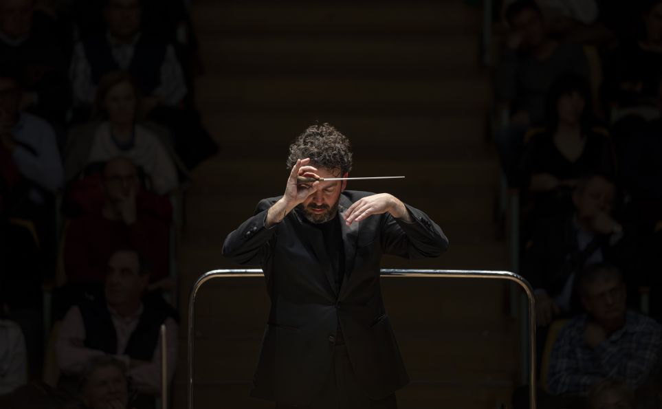 James Gaffigan dirige la Novena de Bruckner con la Orquesta de la Comunidad Valenciana
