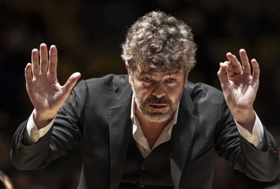 Pablo Heras-Casado dirige a la Orquesta de la Comunidad Valenciana