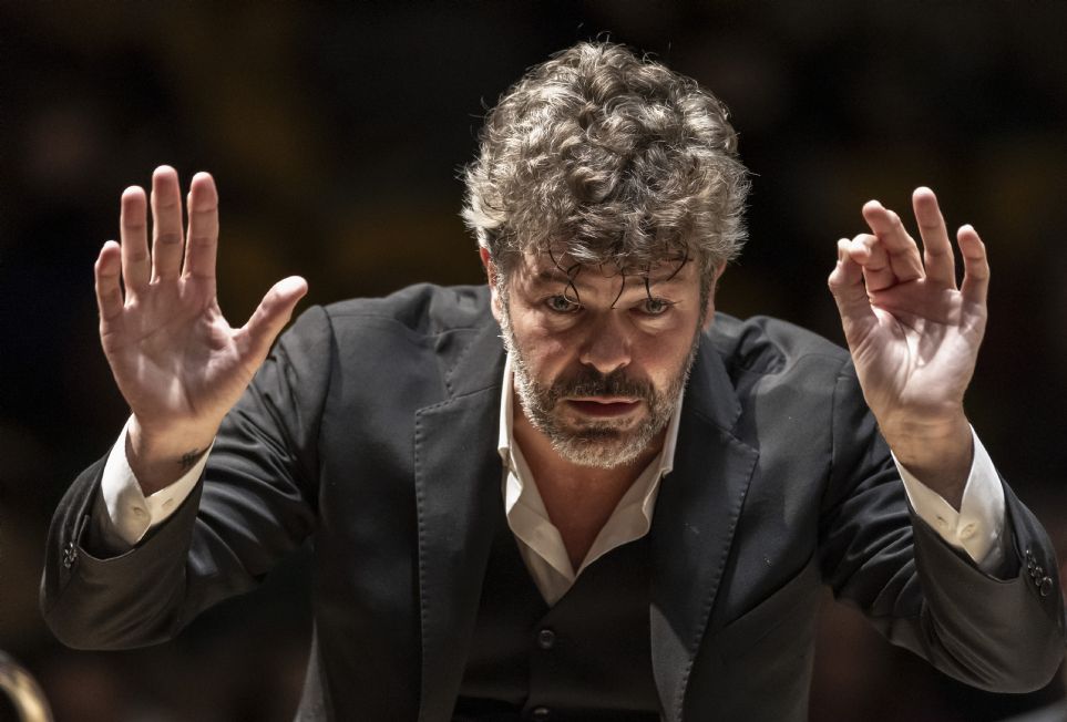 Pablo Heras-Casado dirige a la Orquesta de la Comunidad Valenciana