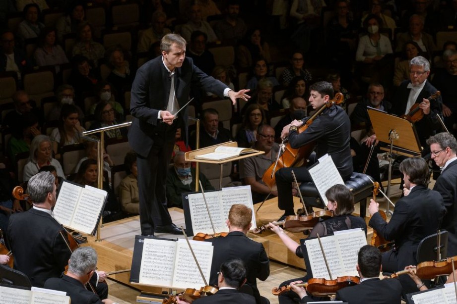 Vasily Petrenko, Narek Hakhnazaryan y la Royal Philharmonic Orchestra en Iberm�sica