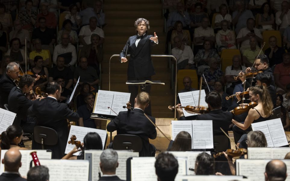 Gustavo Gimeno y la Orquesta de la Comunidad Valenciana en el Palau de les Arts