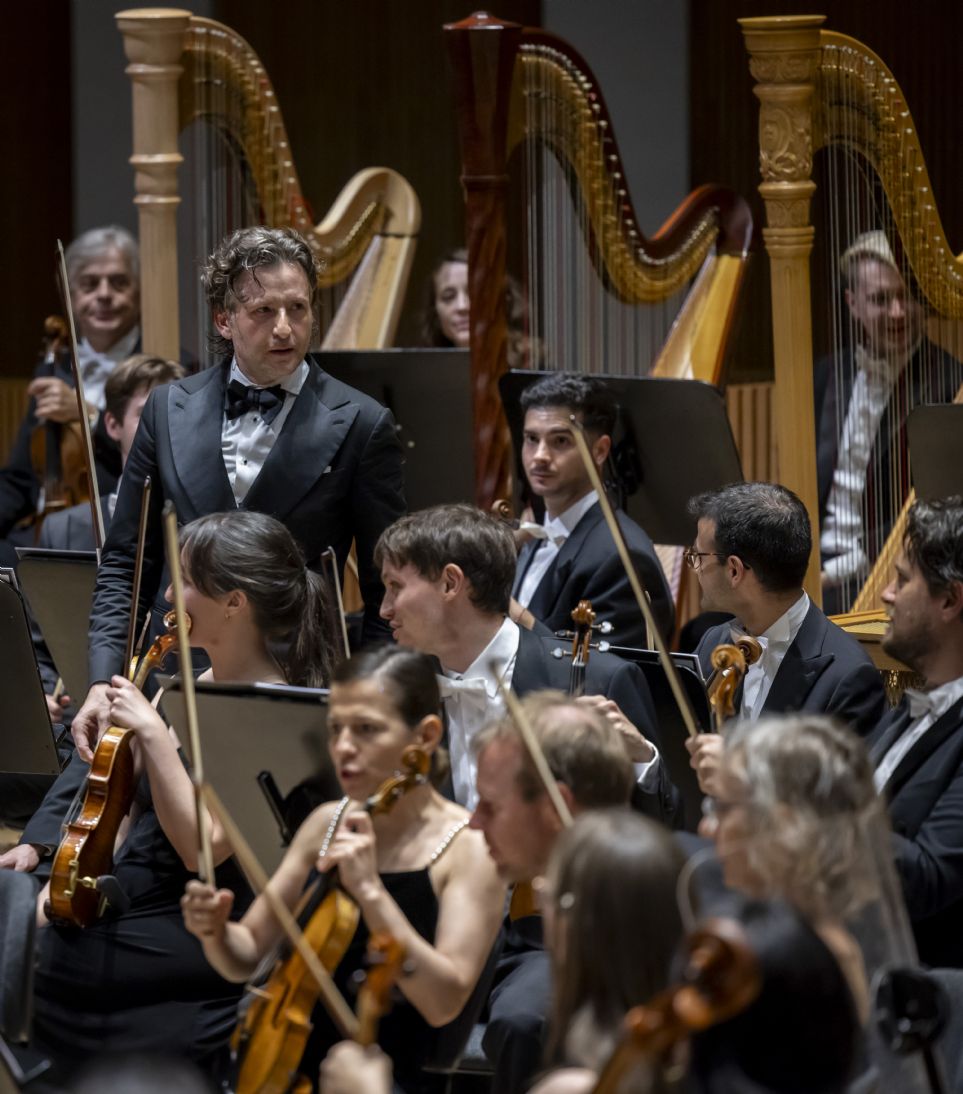 Gustavo Gimeno y la Orquesta de la Comunidad Valenciana en el Palau de les Arts