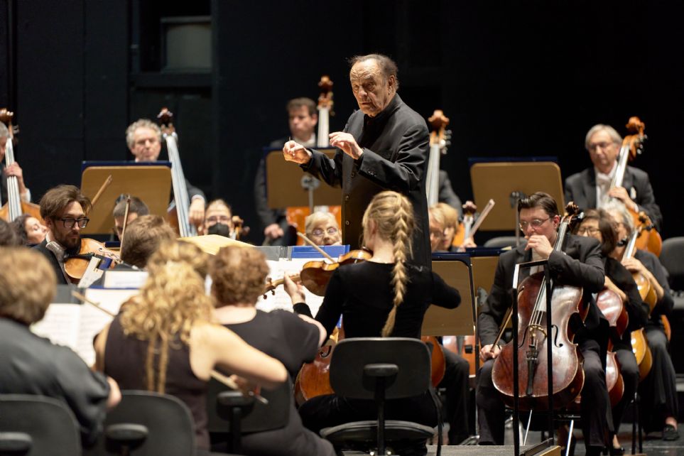 Jean-Efflam Bavouzet y Charles Dutoit con la Sinf�nica de Sevilla