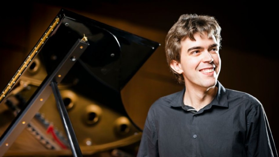 Recital del pianista Albert Cano Smit en el ciclo �km0� de Iberm�sica