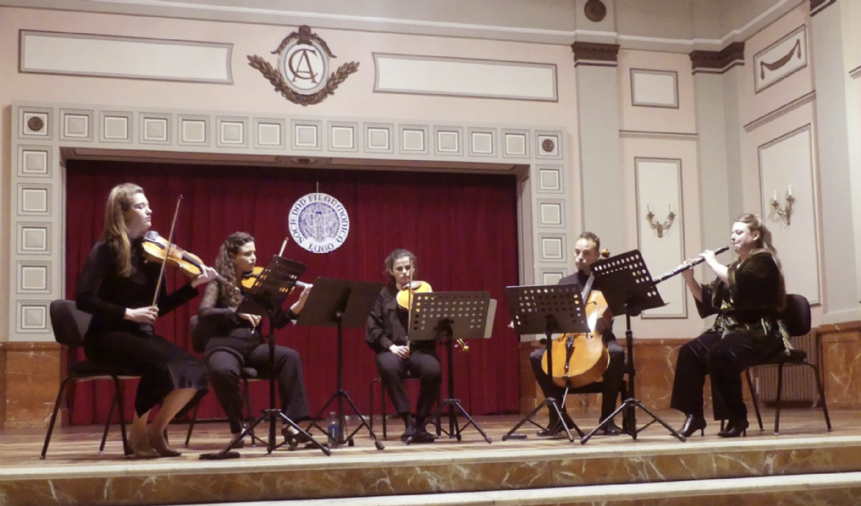 Cr�tica: Iria Folgado, Raquel Areal, Sara Areal, Marta Rodr�guez Otero y Mill�n Abeledo en la Sociedad Filarm�nica de Lugo