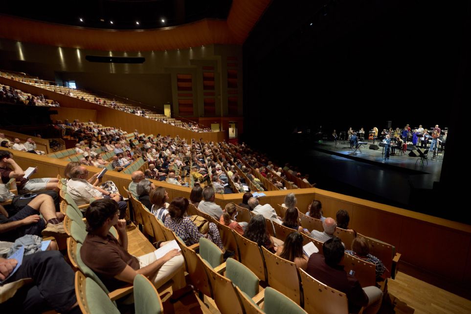�Einstein on the beach� en el Teatro de la Maestranza de Sevilla