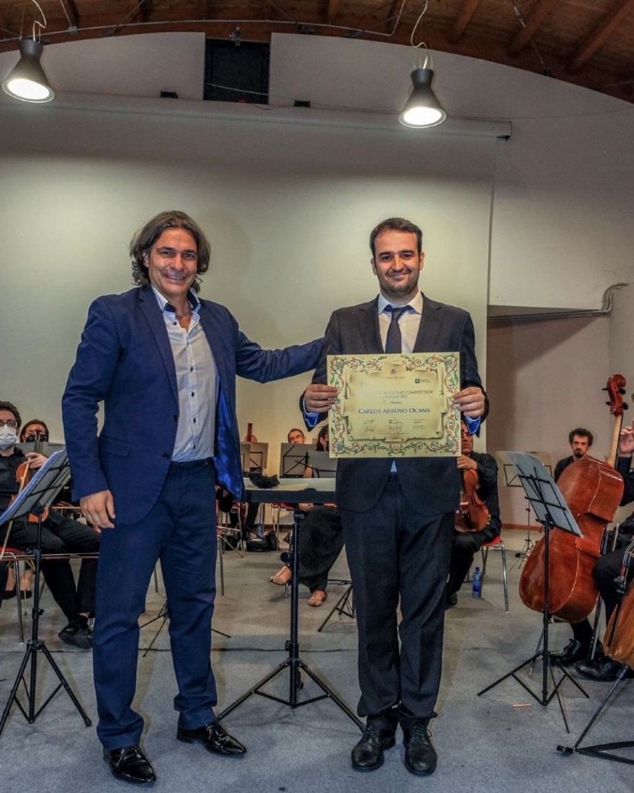 El director de orquesta Carlos Oca�a, premiado.