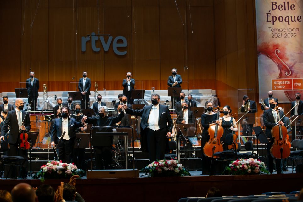 Enrique Garc�a Asensio, Mark Mast y Antoni Ros-Marb� en el Teatro Monumental, por Celibidache