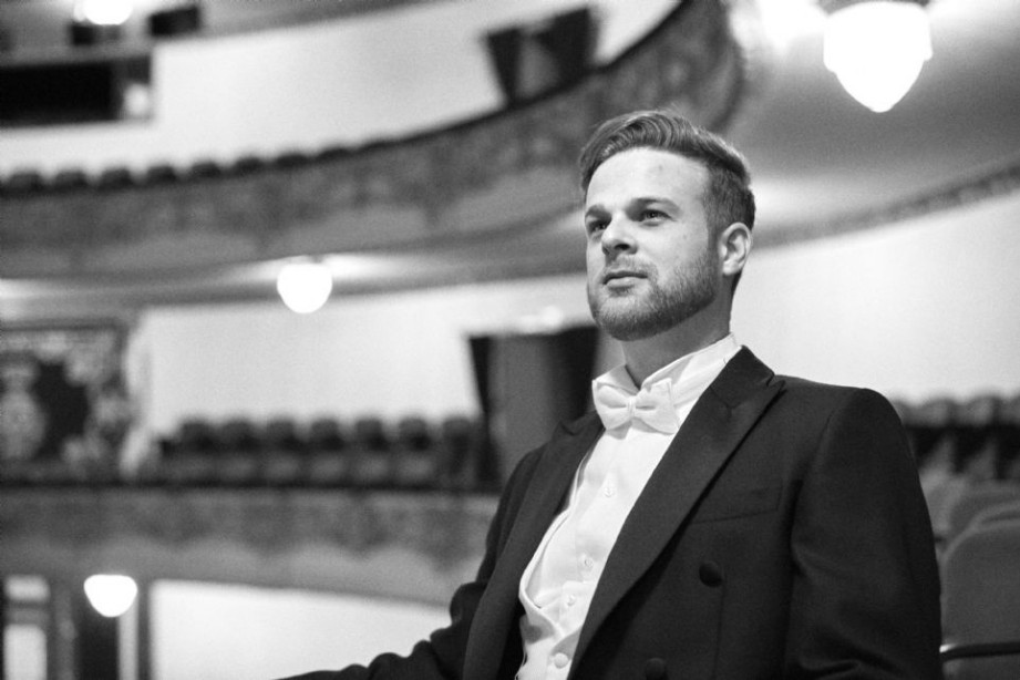 El bar�tono Fernando Campero