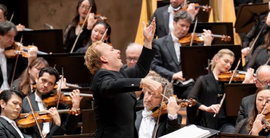 Yannick N�zet- S�guin dirigiendo la �Tercera sinfonia� de Mahler con la Filarm�nica de Berl�n