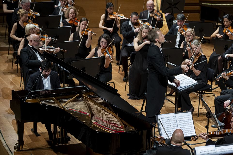 Vasily Petrenko y Behzod Abduraimov con la Sinf�nica de Castilla y Le�n