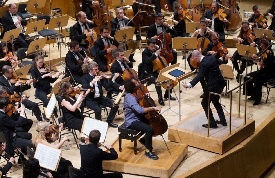 Guillermo Garc�a Calvo y Sheku Kanneth-Mason con la OCNE