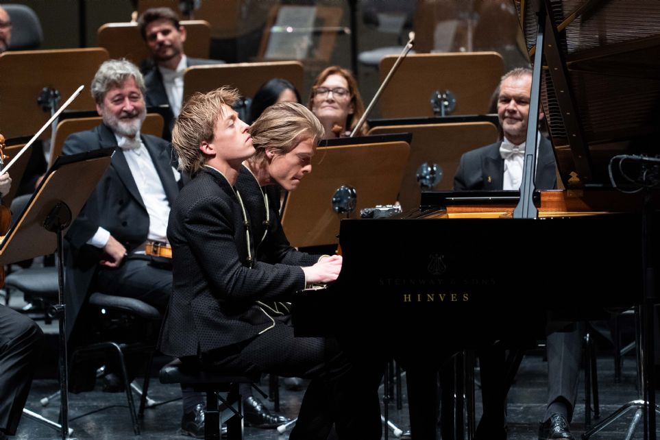 Lucas y Arthur Jussen con la Sinfnica de Sevilla