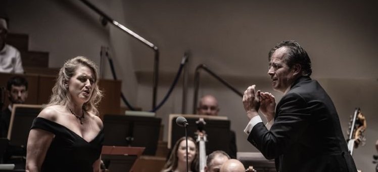 Mart�n Baeza-Rubio y Jacquelyn Wagner con la Orquesta de Valencia