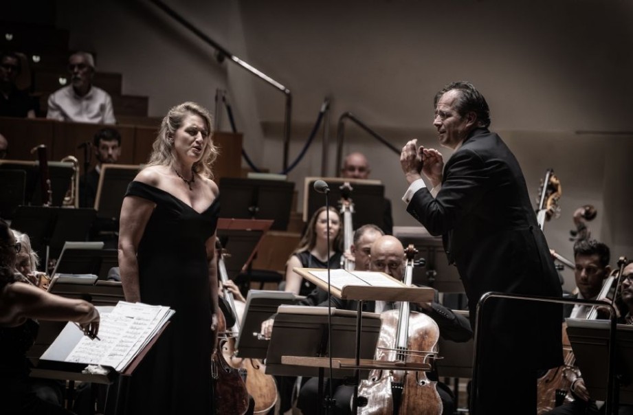 Mart�n Baeza-Rubio y Jacquelyn Wagner con la Orquesta de Valencia