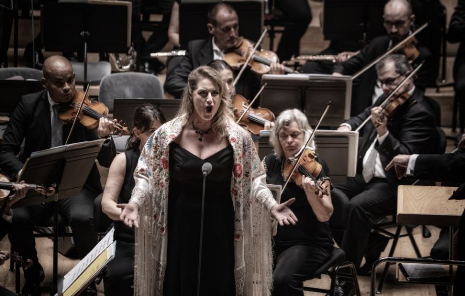 Mart�n Baeza-Rubio y Jacquelyn Wagner con la Orquesta de Valencia