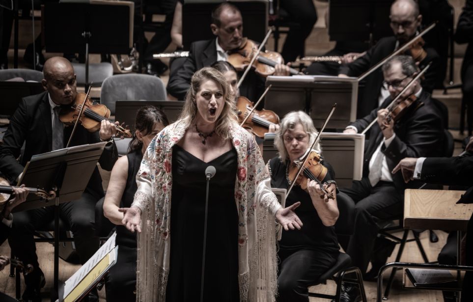 Mart�n Baeza-Rubio y Jacquelyn Wagner con la Orquesta de Valencia