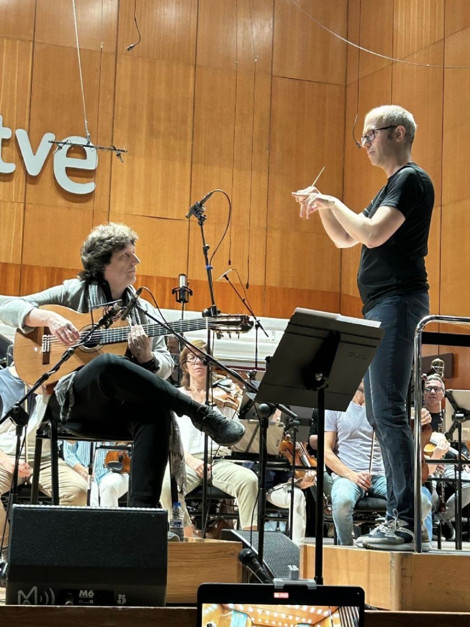 Santiago Serrate y Juan Manuel Caizares,  con la Sinfnica de RTVE