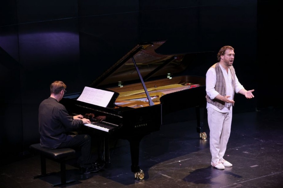 Julian Pr�gardien en el Ciclo de Lied del CNDM