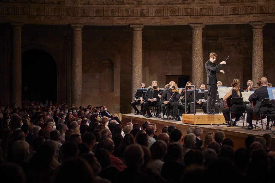Klaus M�kel� con la Orquesta Ciudad de Granada