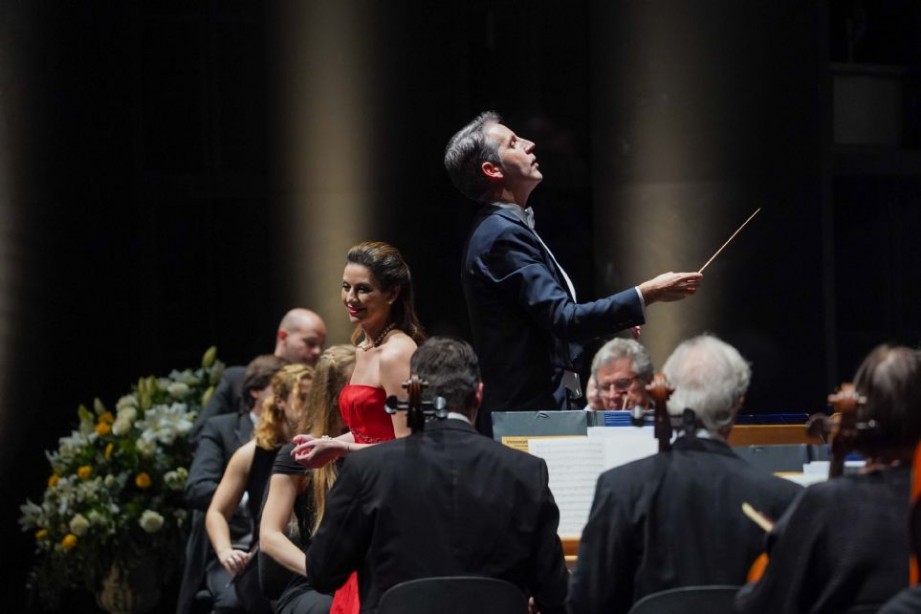 Lucas Mac�as y Chen Reiss con la Sinf�nica de Sevilla