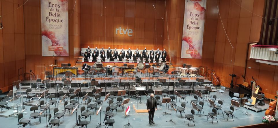 Marco Antonio Garc�a de Paz y el Coro de RTVE