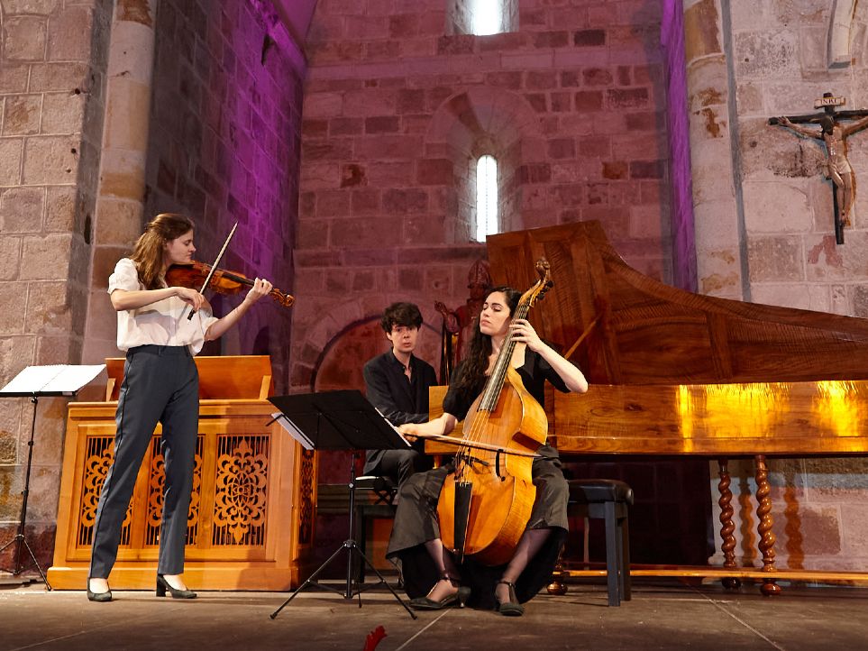 Msicas Cercadas, Sophie de Bardonnche, Justin Taylor, Lucile Boulanger