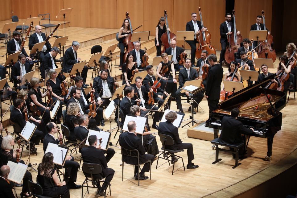 Manuel Hern�ndez-Silva y Javier Perianes con la Sinf�nica de la Regi�n de Murcia