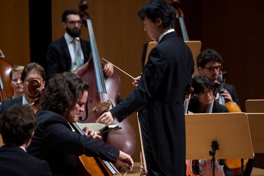 Lio Kuokman y Zuill Bailey  con la Sinf�nica de la Regi�n de Murcia