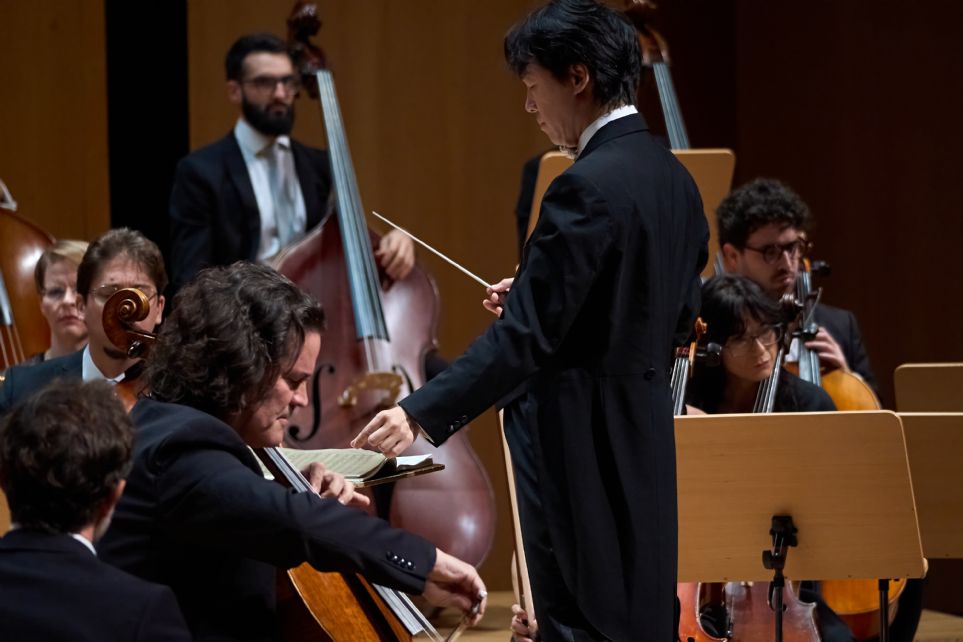 Lio Kuokman y Zuill Bailey  con la Sinfnica de la Regin de Murcia