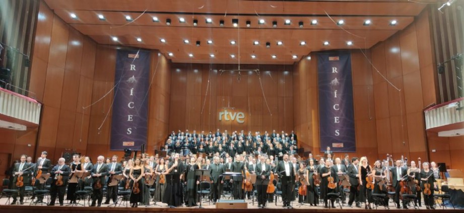 Pablo Gonz�lez y la OCRTVE en el Monumental