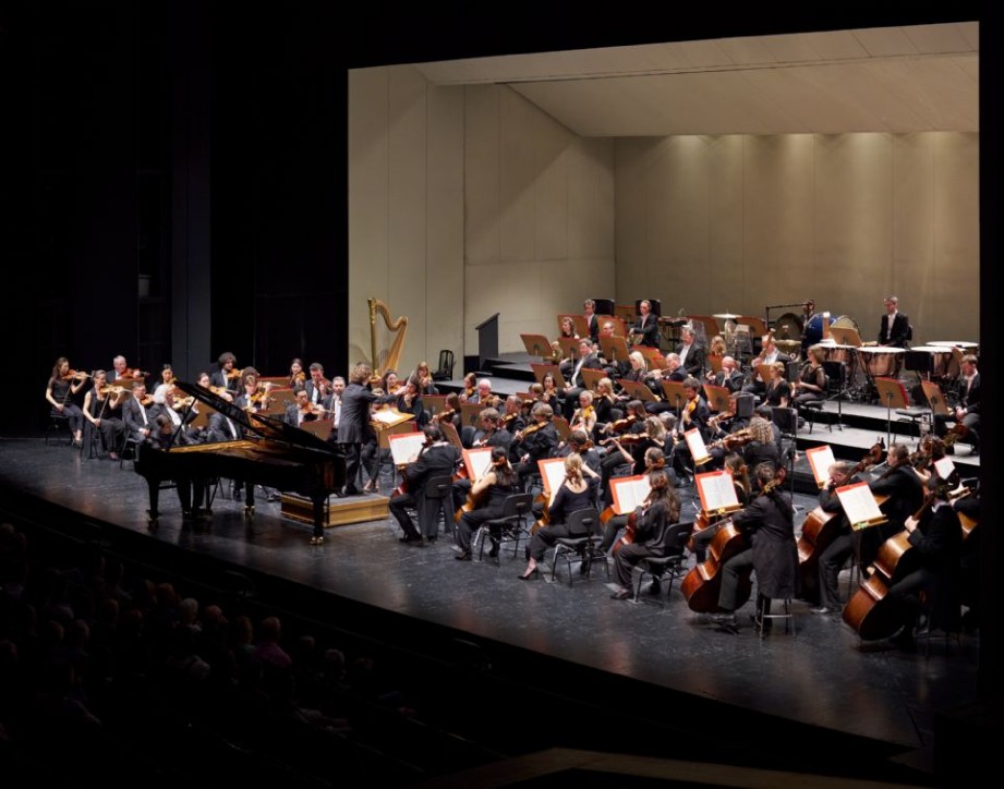 Santtu-Matias Rouvali, Javier Perianes y la Philharmonia Orchestra en el Teatro de la Maestranza