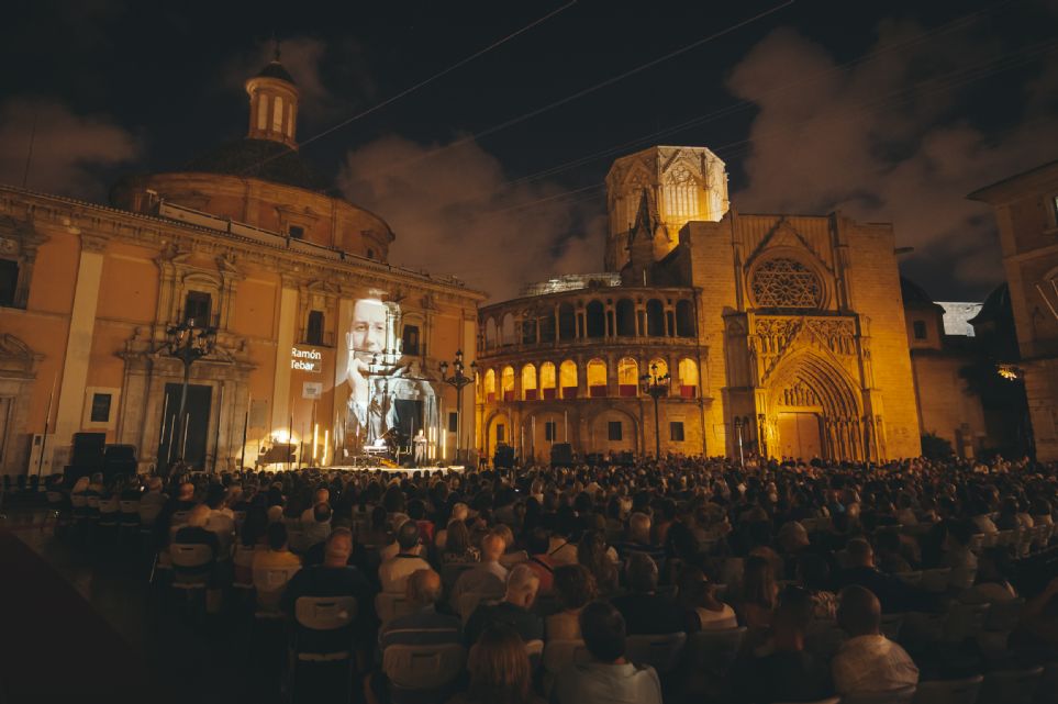 Ramn Tebar, Marina Monz, Rafal Jezierski y Jonathan Tetelman a la luna de Valencia