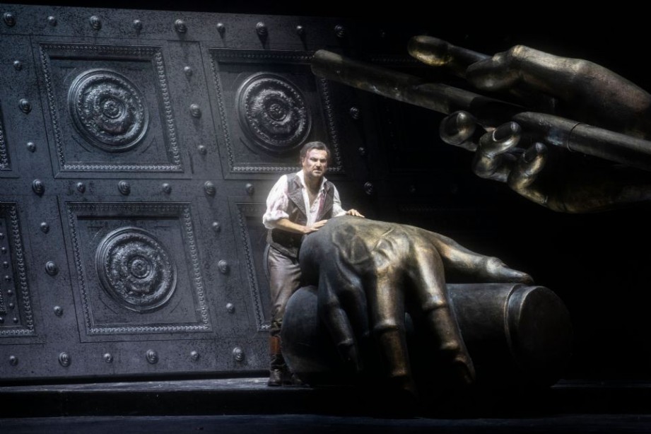 Roberto Arnica en la pera Tosca de Puccini del Comunale de Bolonia