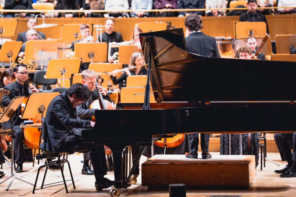 Bruce Liu y Gustavo Gimeno, con la Sinf�nica de Toronto en Iberm�sica