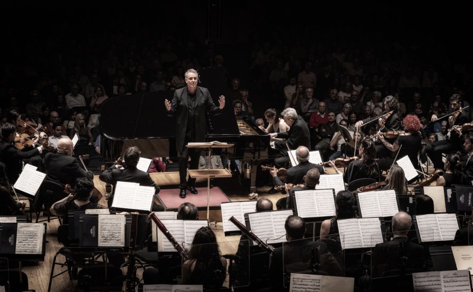 Alexander Liebreich y el D�o Silver-Garburg con la Orquesta de Valencia