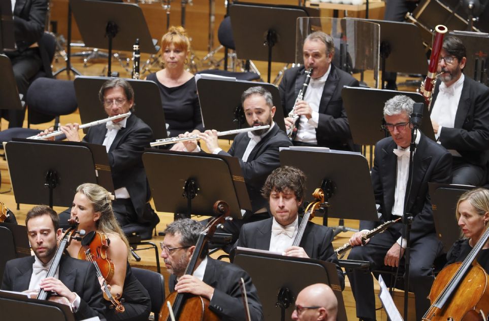 George Jackson dirige a la Sinfnica de Castilla y Len