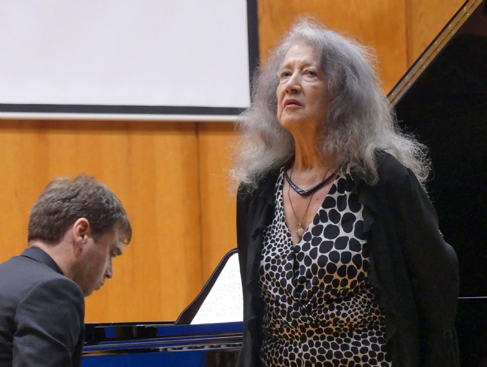 Martha Argerich y Pablo Galdo con Jeremy Irons en el Concurso Internacional de Piano Ciudad de Vigo