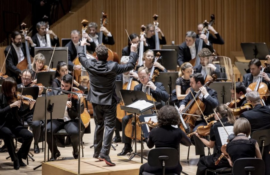James Gaffigan dirige la Segunda sinfona de Mahler en Valencia