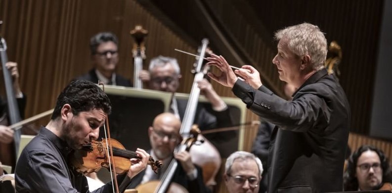 Crítica Alexander Liebreich y Sergey Khachatryan con la Orquesta de Valencia