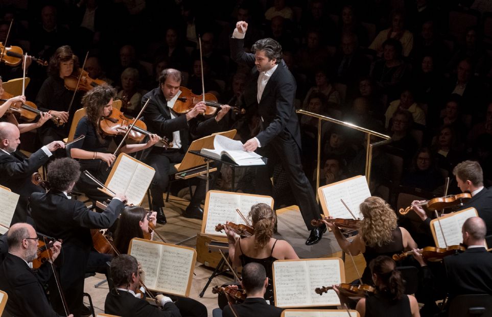 David Afkham dirige la Octava sinfona de Bruckner con la Orquesta Nacional de Espaa
