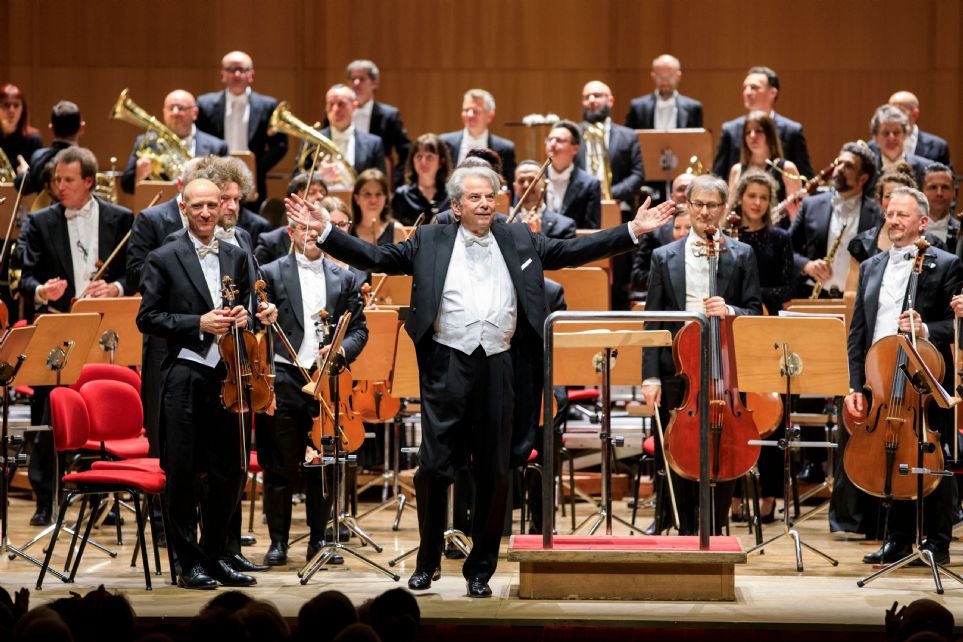 Hartmut Haenchen dirige la «Sinfonía nº 7» de Bruckner en Bolonia