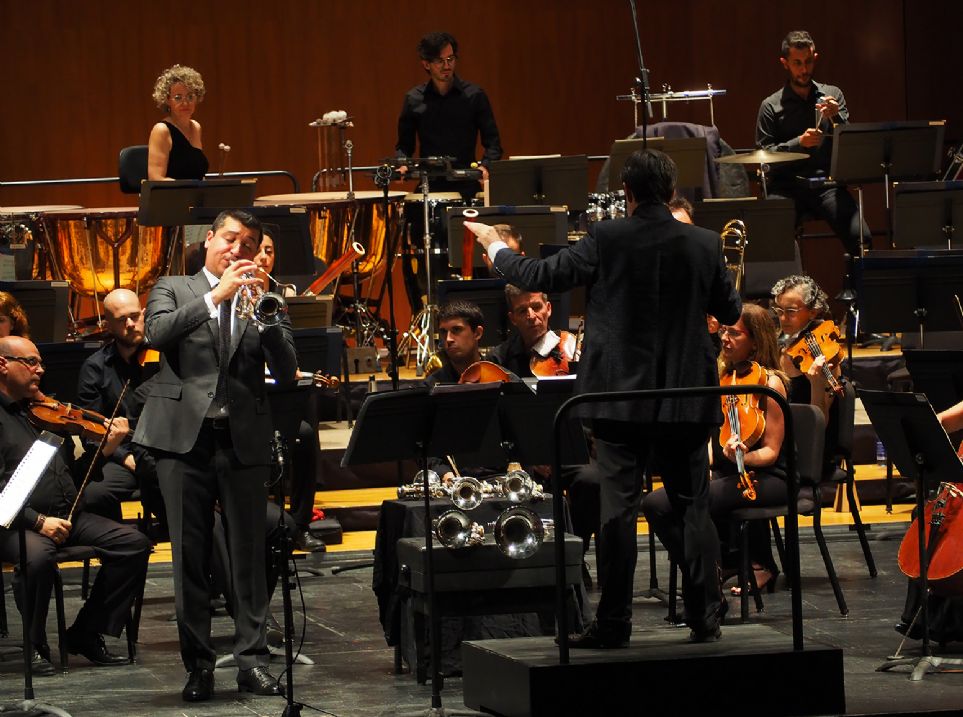 Pacho Flores con la Orquesta de Córdoba