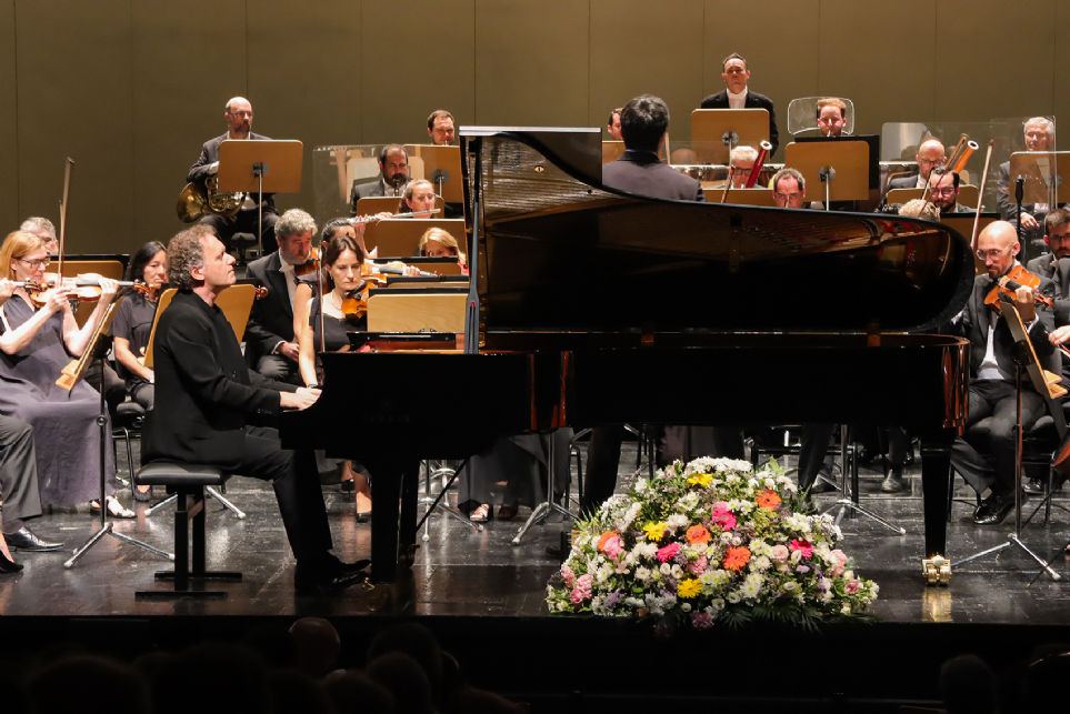 Valentin Uryupin y Andrea Lucchesini con la Real Orquesta Sinfónica de Sevilla