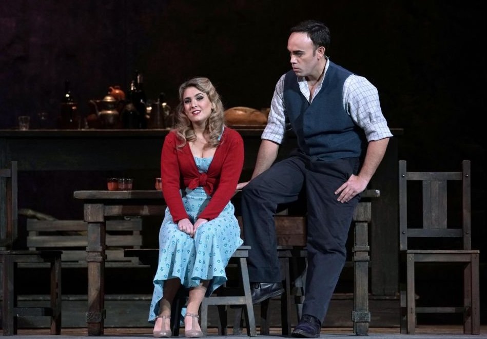 Sofía Esparza y Antoni Lliteres en «La tabernera de puerto» del Teatro de la Zarzuela