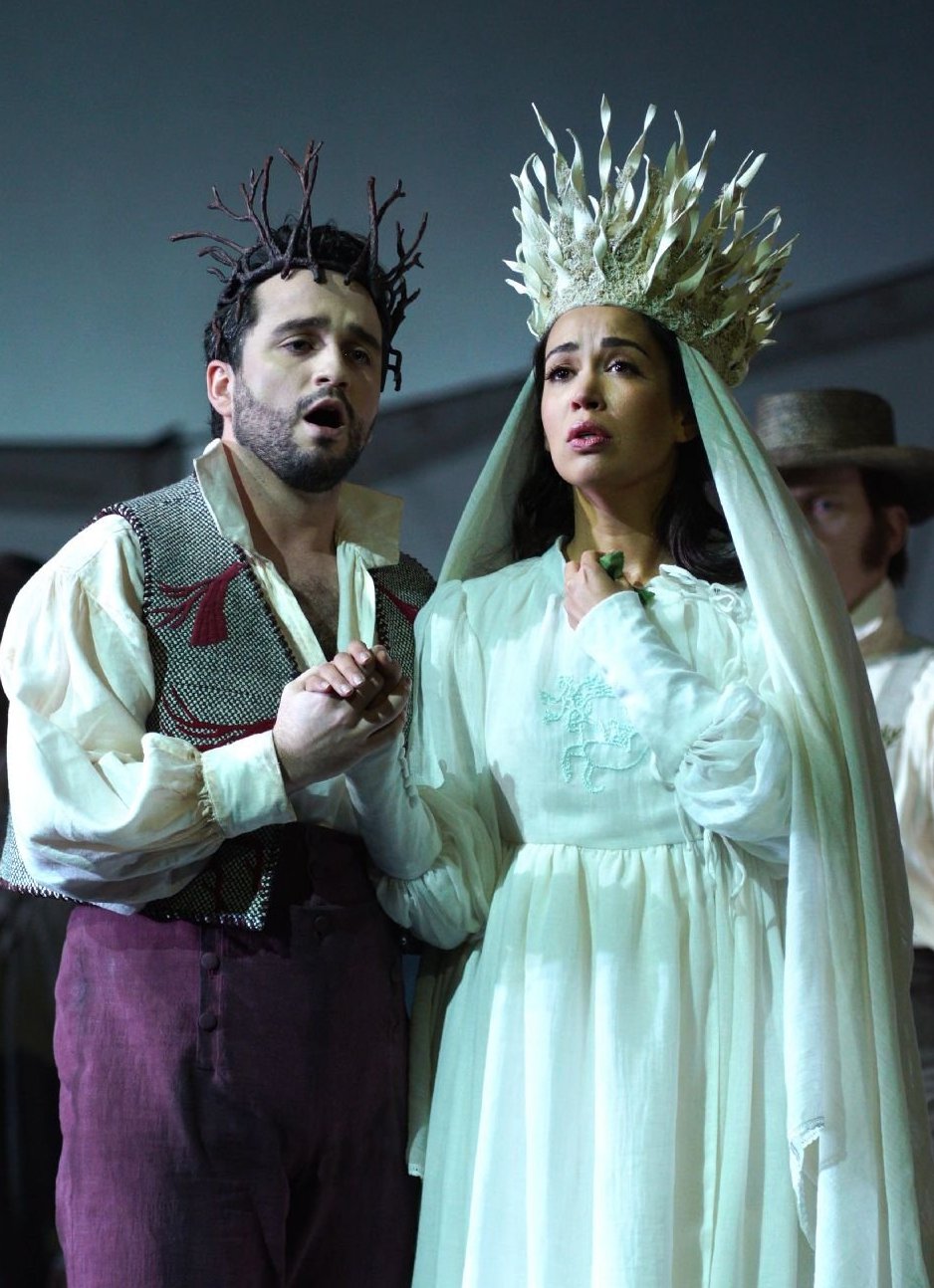 Xabier Anduaga y Nadine Sierra en «La sonnambula» del Teatro Real