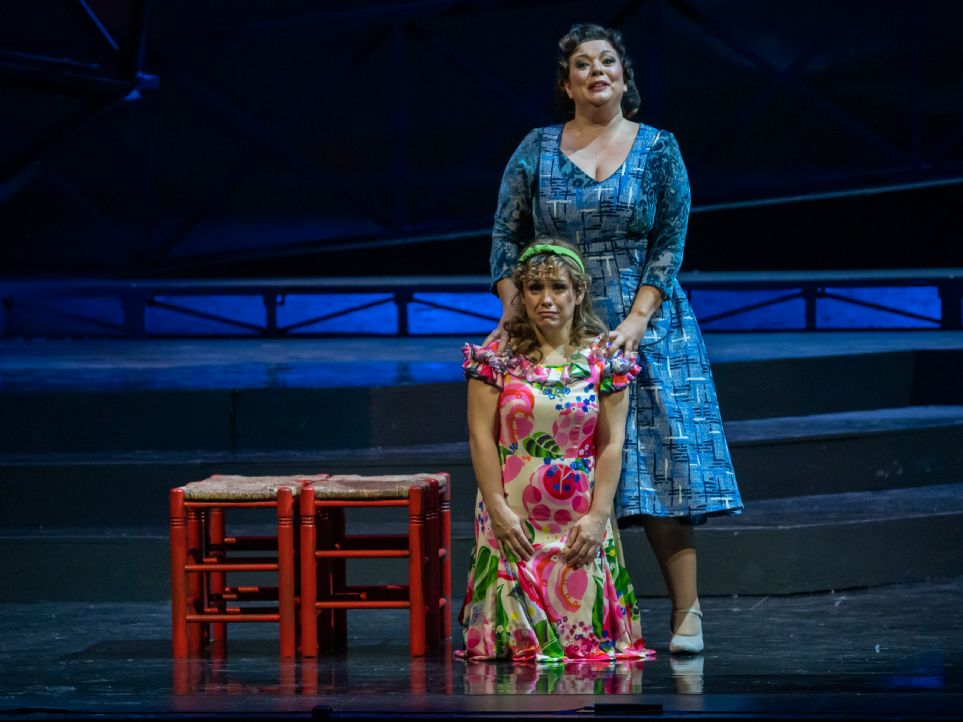Carmen Sols y Beatriz Daz en Los gavilanes del Teatro Campoamor